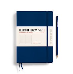 Notizbuch Medium (A5) Hardcover 251 nummerierte Seiten, Marine, Dotted